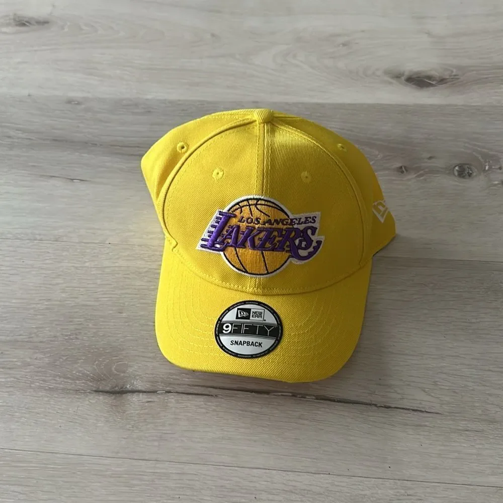 New Era Los Angeles Lakers Adjustable Hat Casual Yellow OS NWT